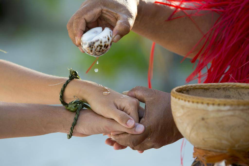Cérémonie de mariage traditionnelle en Polynésie-Image