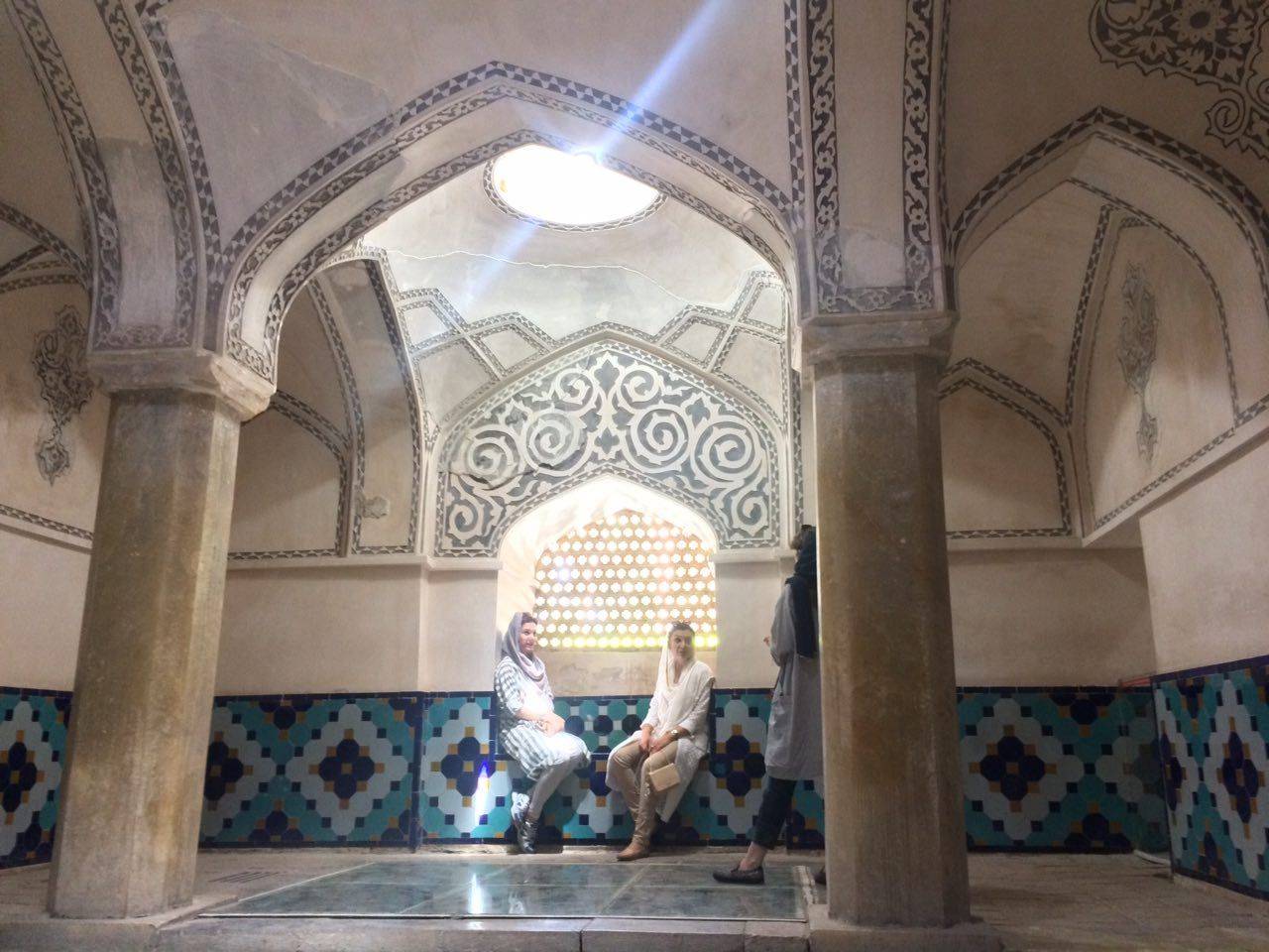 Art et amour en Iran : l'école du double jeu