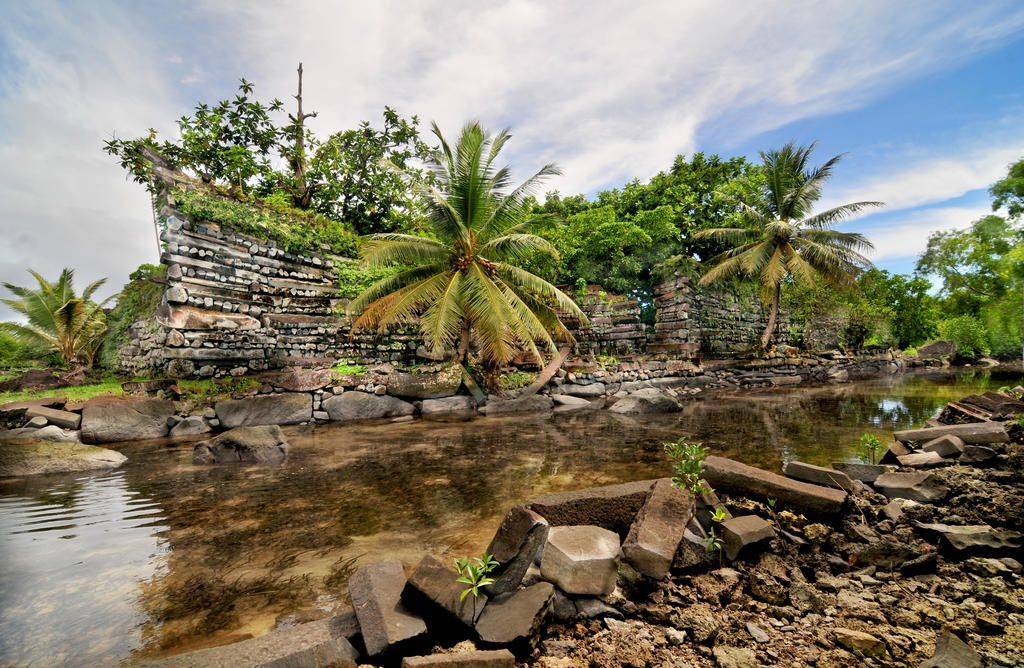 L'art pluriel de Micronésie : architecture, monnaies de pierre et tressage