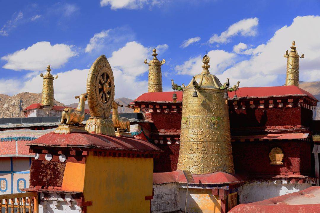 Monastères tibétains et politiques religieuses chinoises